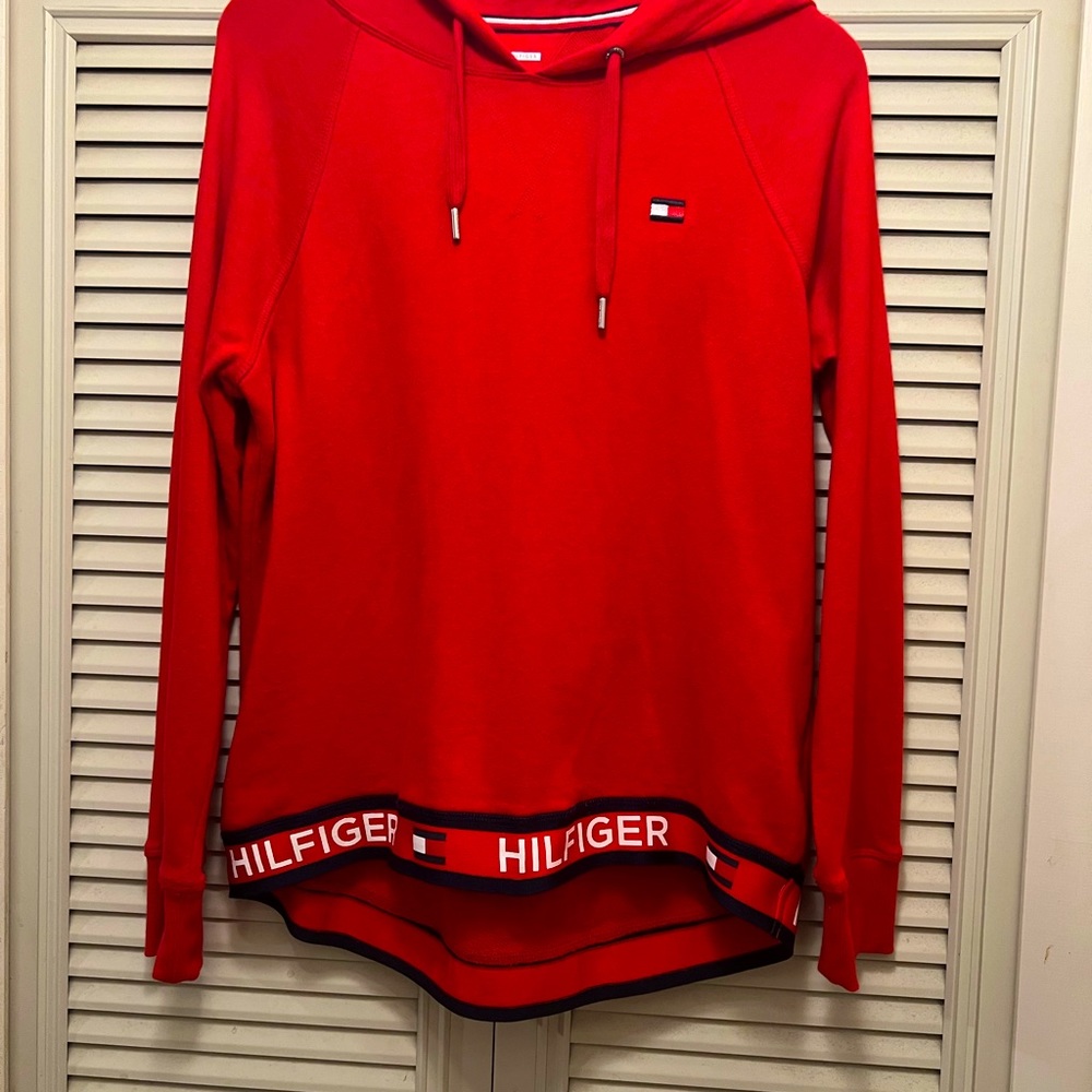 Tommy Hilfiger Hi Lo sweat shirt. Size medium